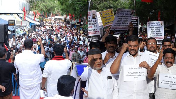 முழங்கிய முபாரக்.. சென்னையில் திரண்ட ஆயிரம் பேர்! பொதுசிவில் சட்டத்துக்கு எதிராக SDPI போராட்டம்