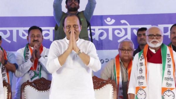 சரத் பவாருக்கு தலைவலி.. வெறும் 17 தானா.. அஜித் கேம்ப்பில் 32 எம்.எல்.ஏக்கள்.. பரபர மராட்டிய அரசியல்!