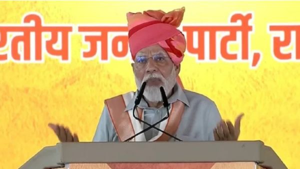 காங்கிரஸை கதிகலக்கும் ரெட் டைரி- கையில் எடுத்து ராஜஸ்தான் தேர்தல் பிரசாரத்தை தொடங்கிய பிரதமர் மோடி! 