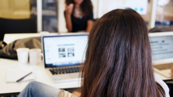 விபரீத ஆசை.. சென்னையில் பிரபல ஐடி கம்பெனியில்.. குவிந்து கிடந்த ஐடி பெண் ஊழியர்களின் ஆபாச படங்கள்!