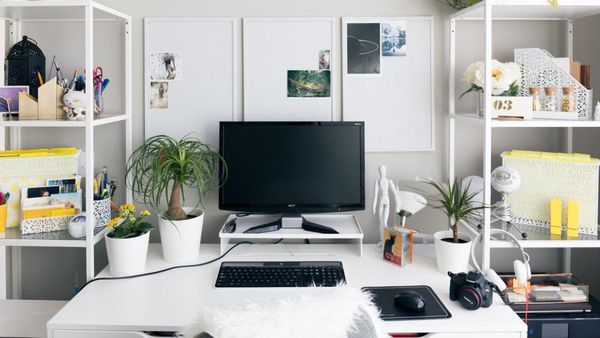 வாஸ்து டிப்ஸ்.. வெற்றி மீது வெற்றி வந்து சேர.. மறந்தும் கம்ப்யூட்டரை இந்த திசையில் வைக்காதீங்க