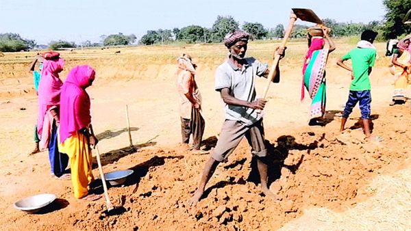 இது தெரியுமா? இந்தியாவிலேயே 100 நாள் வேலை திட்டத்தால் அதிகம் பயனடைவது கேரளா, புதுவை, தமிழக பெண்கள்!