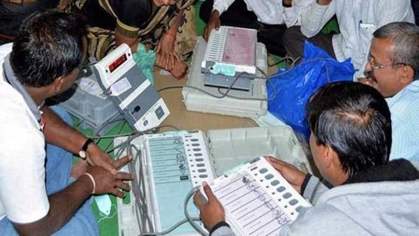 உச்சக்கட்ட பரபரப்பில் தென்காசி.. தபால் வாக்கு மறுஎண்ணிக்கை தொடங்கியது! எம்எல்ஏ பழனிநாடார் தப்புவாரா?