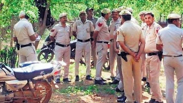 இளைஞரை சுற்றி வளைத்து மிதித்த போலீஸ்.. அரை மணி நேரத்தில் வாயில் நுரை தள்ளி மரணம்! உ.பி-இல் ஷாக்