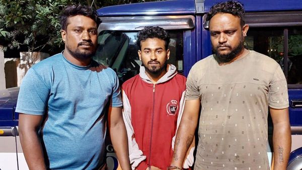 ஹாரன் அடித்தாலே அடி-உதை..பெங்களூர் ரோட்டில் அடாவடி..சுற்றித்திரியும் ‛பொடி’ ரவுடிகள்..ஷாக் வீடியோ