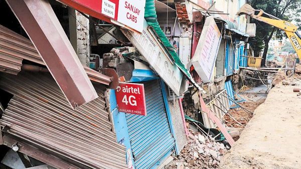 சென்னையில் அதிகாலையில் ஷாக்.. பலத்த சத்தத்துடன் திடீரென இடிந்து விழுந்த கடைகள்.. மக்கள் அதிர்ச்சி