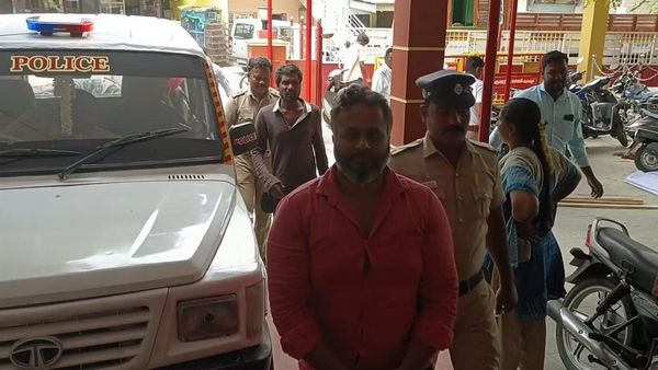 திருப்பத்தூரில் எஸ்.ஐ.க்கு கொலை மிரட்டல்.. பாஜக நிர்வாகி வினோத் கைது.. போலீஸ் அதிரடி!