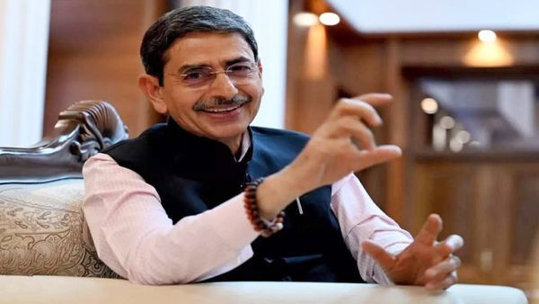 என்னமோ நடக்குதே! அடுத்தடுத்து காய் நகர்த்திய ஆளுநர் ரவி.. மத்திய அரசின் தலைமை வழக்கறிஞருடன் மீட்டிங்