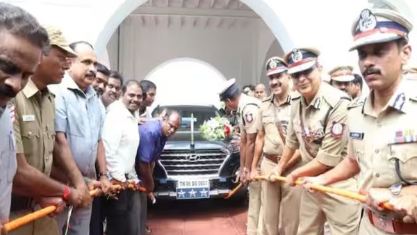 சைலேந்திர பாபுவை காரில் உட்கார வைத்து! மலர் தூவி வடம் பிடித்து இழுத்த அதிகாரிகள்! பின்னணி என்ன?