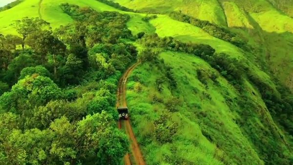 2 தேனியில் இருக்கு.. ஆனால் கேரளா தான் என்ட்ரி பாய்ண்ட்.. வாழ்க்கையில் தவறவிடவே கூடாத இடங்கள்