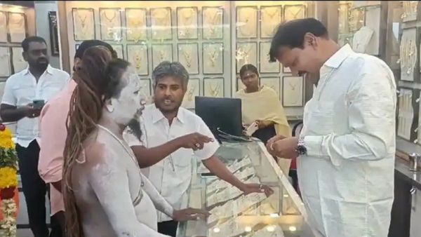 அரண்ட தென்காசி..டபக்னு நிர்வாணமாக கடையில் நுழைந்து, சங்கரன்கோவிலுக்கே விபூதி அடித்து, யார்னு பாருங்க