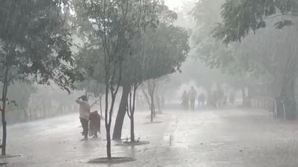 ஹீட் ஸ்ட்ரெஸ் ஆபத்து! இன்று முதல் 7 நாட்களுக்கு இடி மின்னலுடன் மழை.. அதோடு இந்த சிக்கலும் இருக்கே!