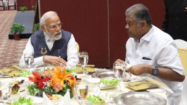 நீங்கதான் பைக்ல ஸ்பீடா போறதா? ஆ.. அந்த வாசன் நான் இல்லைங்க.. மோடி - வாசன் சந்திப்பு.. பரபர போட்டோ