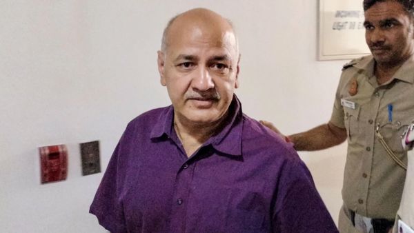 அமலாக்கத்துறை பொய் சொல்கிறது.. மணீஷ் சிசோடியா சொத்துக்கள் முடக்கம் விவகாரத்தில் கெஜ்ரிவால் டென்ஷன்