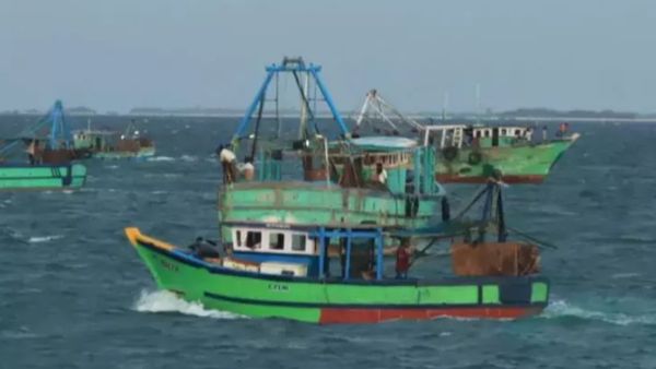 துடிக்கத் துடிக்க.. 15 தமிழ்நாடு மீனவர்களை கைது செய்தது இலங்கை கடற்படை! சோகத்தில் ராமேஸ்வரம்