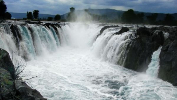 தமிழ்நாட்டில் “குட்டி நயாகரா”.. அதுவும் நம்ம தருமபுரி பக்கத்துல! ஒக்கேனக்கலில் அப்படி என்ன ஸ்பெஷல்?