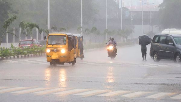 இன்றும் வெளுத்து வாங்கப்போகும் மழை.. சென்னை மக்களுக்கும் அலர்ட்! 7 மாவட்டங்களில் கனமழைக்கு வாய்ப்பு