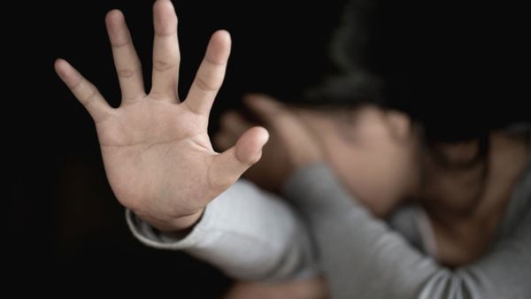 மகளை கடத்தி பலாத்காரம் செய்த இளைஞரை அடித்தே கொன்ற தந்தை.. ஒடிஸாவில் பரபரப்பு