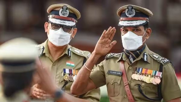 என் அம்மா இதை பார்த்துக்கிட்டு இருப்பாங்க.. பிரிவு உபச்சார விழாவில் கண் கலங்கி நின்ற சைலேந்திர பாபு!