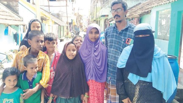 அந்த மனசு தான் சார் கடவுள்.. ஏழ்மையிலும்.. அனாதையான குழந்தைகளை வளர்க்கும் மைதீன் பாட்ஷா தம்பதி