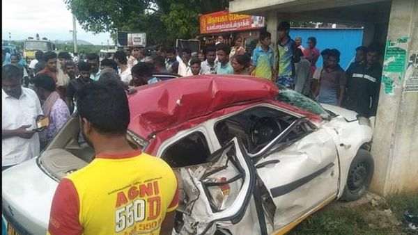 அதிகாலையில் விராலிமலை அருகே சோகம்! பஸ் ஸ்டாப்பிற்குள் புகுந்த கார்.. 4 பேர் பலி! ஒருவர் படுகாயம்!