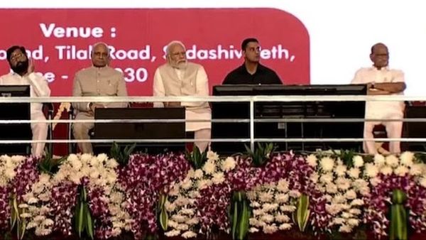 பிரதமர் மோடியுடன் ஒரே மேடையில் சரத்பவார்.. தேவை இல்லாத குழப்பம்- சரத்பவார் மீது சிவசேனா பாய்ச்சல்!