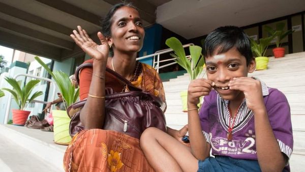 தாய் பாசம் மட்டும் மாறல.. பிரக்ஞானந்தா 11 வருசம் முன் இருந்த நிலை! படமே எடுக்கலாம் - செம பிளாஷ்பேக்