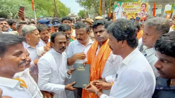 'பைபிள்' பரிசளித்த கிறிஸ்தவர்கள்.. சட்டென அண்ணாமலை செய்த செயல்.. வீடியோவை பாருங்க