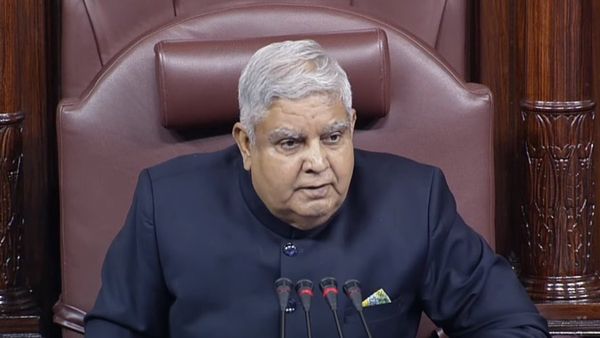 நம்புங்க! எனக்கு தான் திருமணமாகிட்டே! அப்புறம் எப்படி கோபம் வரும்! ஜெகதீப் தன்கரால் ஒரே சிரிப்பலை