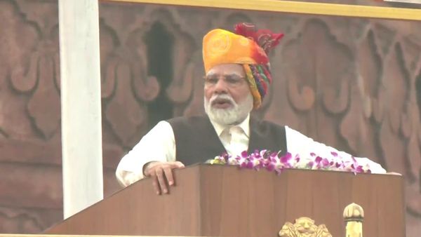 அடுத்த மாதம் 'விஸ்வகர்மா யோஜனா திட்டம்' செயல்படுத்தப்படும்.. சுதந்திர தின உரையில் மோடி அறிவிப்பு