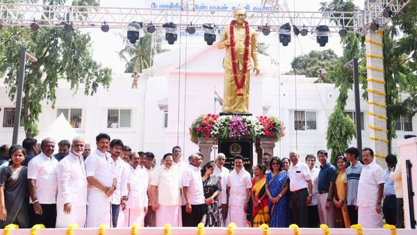 அதே கம்பீரம்.. அச்சு அசல் பேராசிரியர் அன்பழகனை நேர்ல பார்க்குற மாதிரியே.. சிலையை திறந்த ஸ்டாலின்