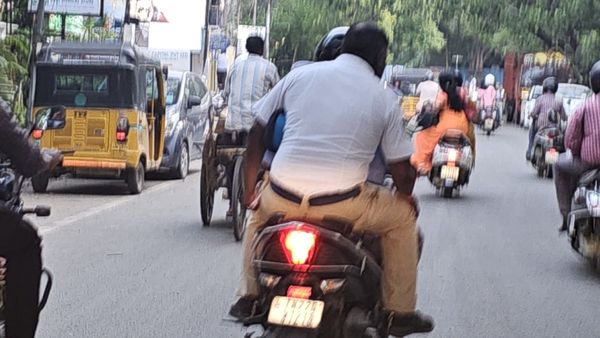 பத்தவச்சுட்டியே பரட்டை .. சென்னை டிராபிக் போலீசுக்கு மறக்க முடியாத பரிசு.. நெட்டிசன் செஞ்ச வேலை!