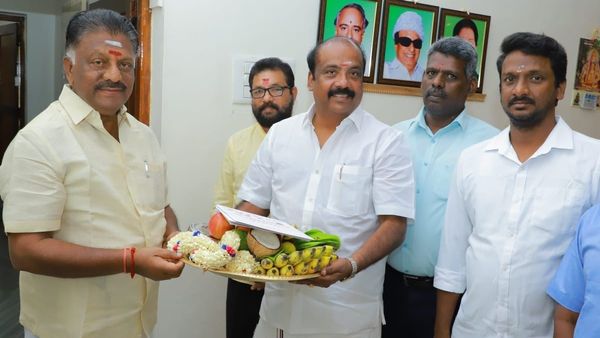 புது நாளிதழ் தொடங்கும் ஓபிஎஸ்: தேதி குறிச்சாச்சு! அழைப்பிதழை பாத்தீங்களா? பெற்றுக்கொள்வது இவங்கதான்!