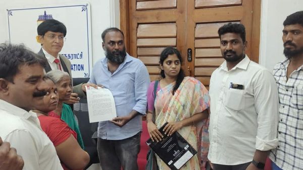 சென்னை பொதுக் கழிப்பறையில் வழுக்கி விழுந்து இளைஞர் பலி.. ஜெ.ராதாகிருஷ்ணனிடம் மார்க்சிஸ்ட் கட்சி மனு