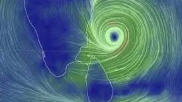 தமிழ்நாடே நனையுதே.. இன்னைக்கெல்லாம் நல்ல ஆக்‌ஷன்தான்.. 9 மாவட்டங்களில் இன்று அடிச்சு ஊத்துது மழை