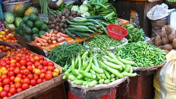 நல்ல செய்தி.. சென்னை கோயம்பேட்டில் குறைந்த தக்காளி! காய்கறிகளின் இன்றைய முழு விலை பட்டியல் இதோ!