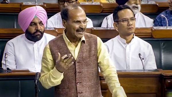 லோக்சபாவில் இருந்து காங்கிரஸ் மக்களவை குழு தலைவர் ஆதிர் ரஞ்சன் சவுத்ரி சஸ்பெண்ட்.. காரணம் என்ன?