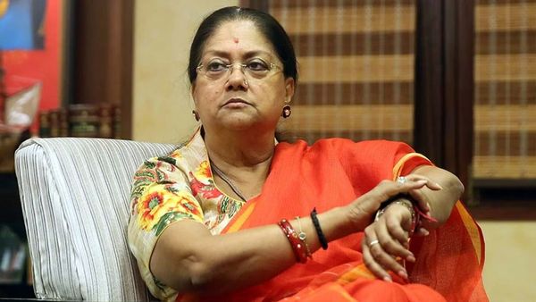 ஆரம்பமே 'அமர்க்களம்'!பாஜக தேர்தல் குழுக்களில் வசுந்தர ராஜே சிந்தியா புறக்கணிப்பு- ஆதரவாளர்கள் ஷாக்!