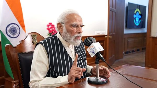 அப்பு.. அடுத்த பஞ்சாயத்து ரெடி... சமஸ்கிருதமே நவீன மொழிகளின் தாய்.. கொளுத்திப் போட்ட பிரதமர் மோடி!