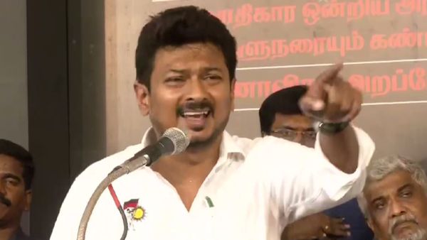 என் அமைச்சர் பதவி போனாலும் போராடுவேன்.. அடுத்து டெல்லிதான்.. நீட் உண்ணாவிரதத்தில் உதயநிதி ஆக்ரோஷம்