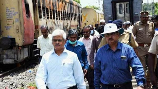 மதுரை ரயிலில் தீ விபத்து: பெட்டிக்குள் கியாஸ் சிலிண்டர் வந்தது எப்படி? 2வது நாளாக விசாரணை