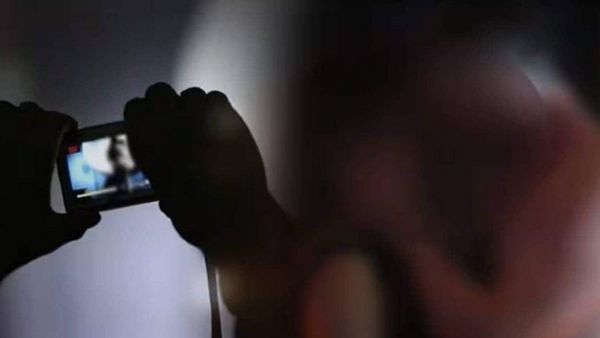 ‛உல்லாசம்’.. அதுவும் கல்லூரி மாடியிலேயே! வெளியான வீடியோவால் மாணவி-மாணவன் எடுத்த விபரீத முடிவு! ஷாக்