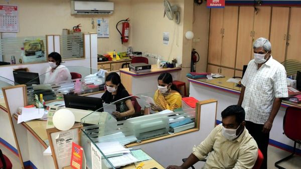 வங்கிகளில் பணியாற்ற சூப்பர் சான்ஸ்.! சிறப்பு அதிகாரிகள் பணி.. 1402 பணியிடங்கள்.. மிஸ் பண்ணிடாதீங்க