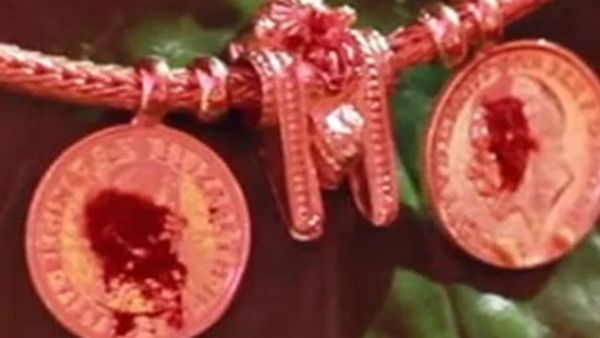 தென்காசியே திணறிடுச்சு.. கருவறைக்குள் அம்மன் தாலியை 