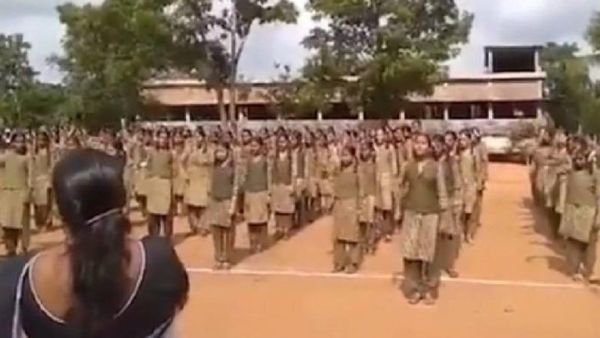 ‛சாவர்க்கருக்கு ஜே’.. பள்ளியில் மாணவர்களை கோஷமிட வைத்த தலைமையாசிரியை! வீடியோவால் மன்னிப்பு