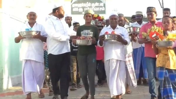 திருச்சியே துள்ளுது.. விழுந்து விழுந்து 