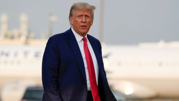 அமெரிக்க முன்னாள் அதிபர் டெனால்ட் டிரம்ப் கைது.. பரபரத்த அந்த 20 நிமிடம்.. அடுத்து நடந்த திருப்பம்