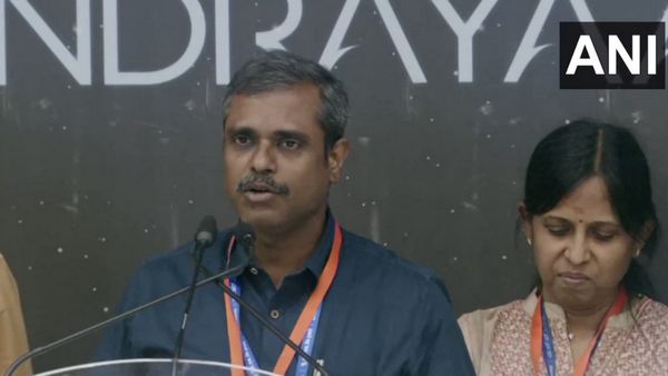 சந்திரயான் 3: சகோதரி திருமணத்திற்கும் செல்லாத வீரமுத்துவேல்.. இஸ்ரோ அலுவலகத்திலேயே மூழ்கிய விஞ்ஞானி