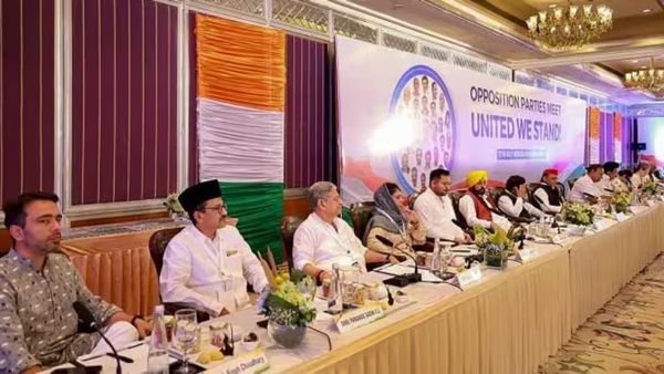 அனல் பறக்கும் ஜார்க்கண்ட் தும்ரி இடைத் தேர்தல்- 'நண்பேன்டா' வாக பிரசாரம் செய்யும் 