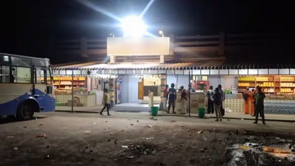 அரசு பஸ் நிறுத்தும் உணவகங்களில் மக்கள் சாப்பிடாமல் கழிவறைக்கு மட்டுமே செல்வதால் கழிவறைக்கு கட்டணம்?